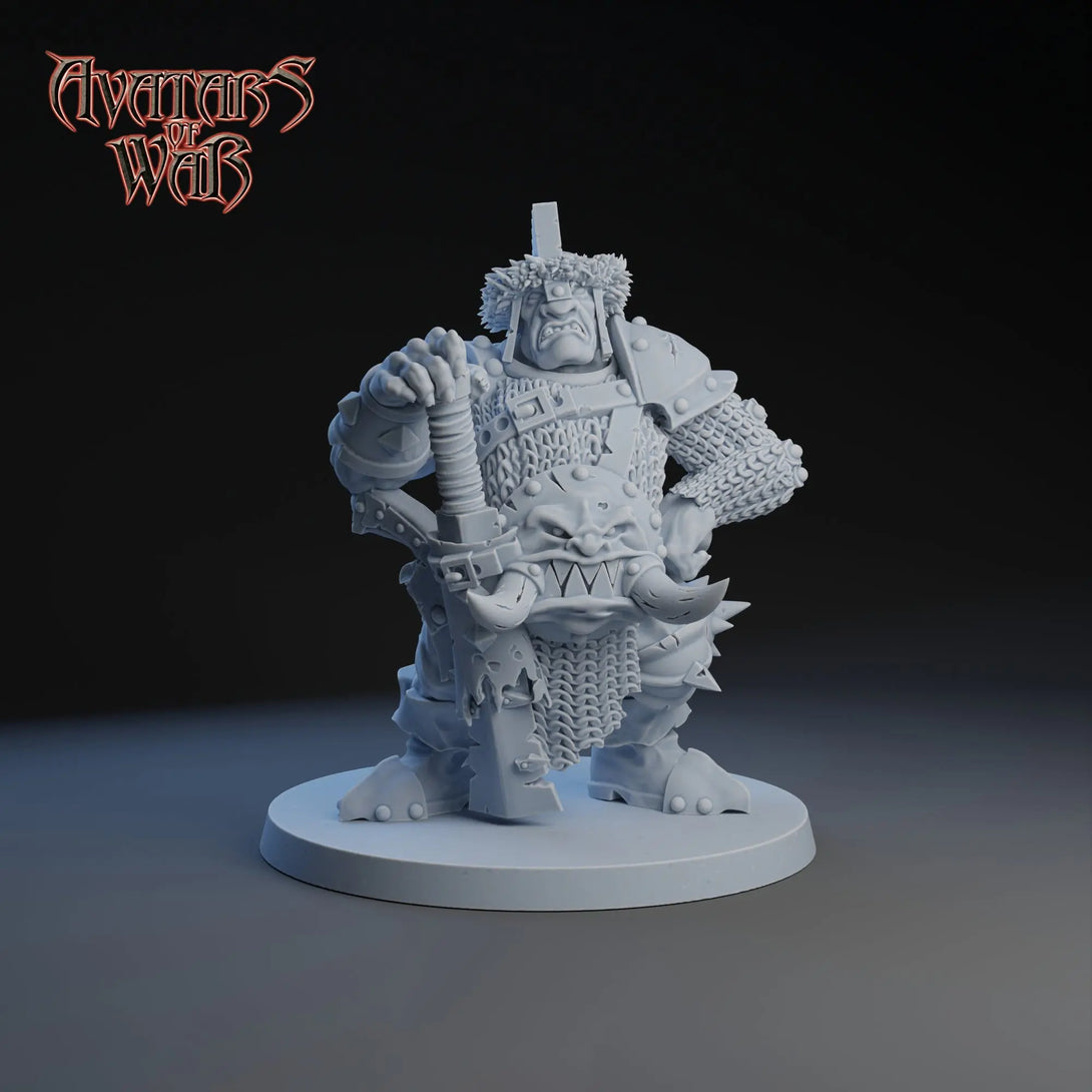 Ogre Mercenary Captain | Avatars of War | 32mm Avatars of WarEin detailliertes Foto einer 3D-gedruckten Tabletop-Miniatur.  Die Figur steht in einer dynamischen Pose auf einem runden Sockel. Die Miniatur zeigt feine Details wie Verzierungen auf der Rüstung und einen entschlossenen Gesichtsausdruck. Die Oberfläche ist glatt und zeigt die Präzision des 3D-Drucks."