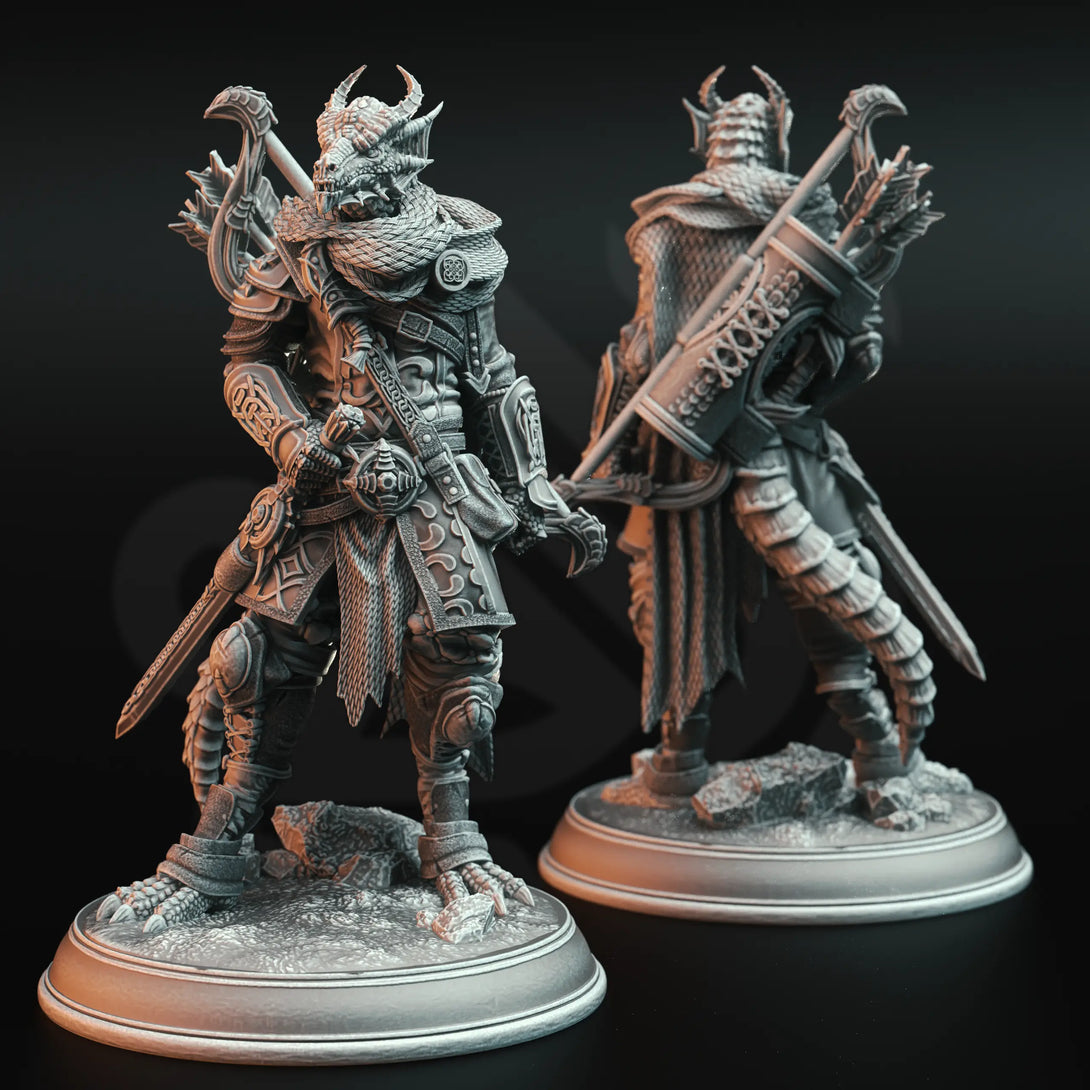 Zandoril - Dragonborn Ranger | DM Stash | 32mm | DnD, Pathfinder, TTRPG DM StashEin detailliertes Foto einer 3D-gedruckten Tabletop-Miniatur.  Die Figur steht in einer dynamischen Pose auf einem runden Sockel. Die Miniatur zeigt feine Details wie Verzierungen auf der Rüstung und einen entschlossenen Gesichtsausdruck. Die Oberfläche ist glatt und zeigt die Präzision des 3D-Drucks."